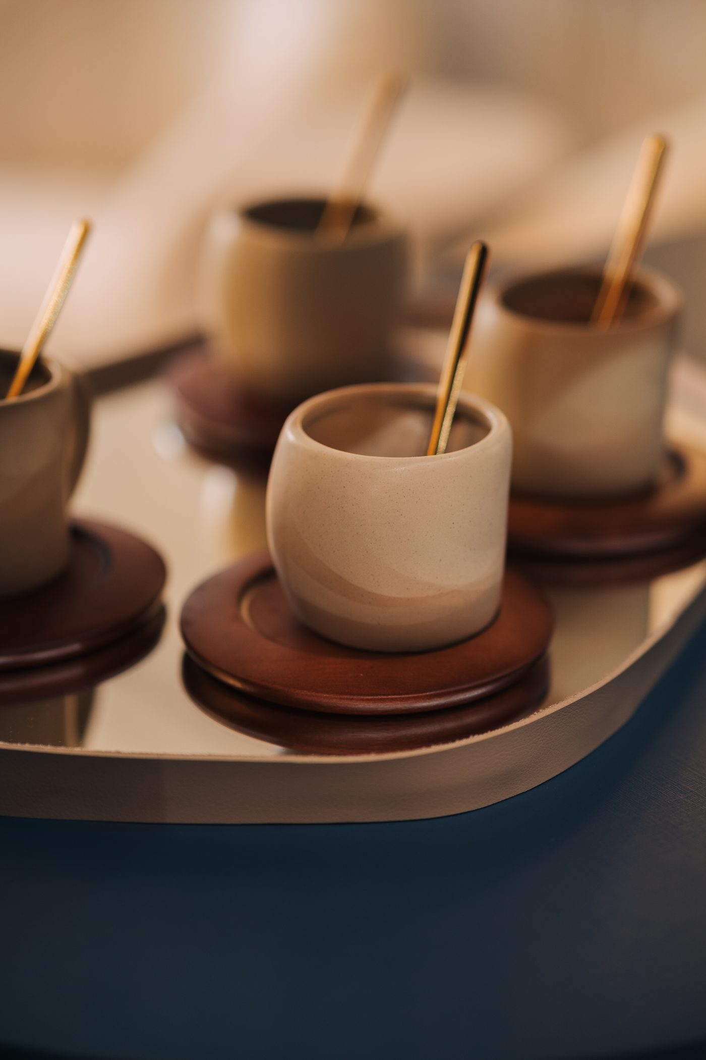 Serviço de café na recepção da clínica
